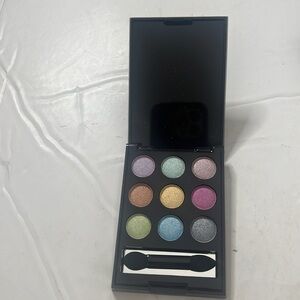 AVON MARK ON THE DOT EYE COLOR COMPACT 9 EYE SHADOW‎ PASTELS